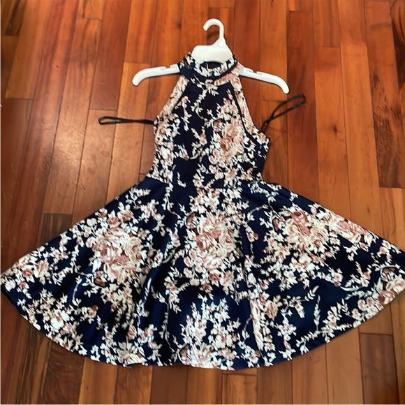 B. DARLIN BLUE FLORAL DRESS - Picture 4 of 4